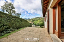 Maison à vendre 5 pièces HYPER CENTRE VAUGNERAY (69) de 120m² habitable + 25m² de pièce borgne avec garage de 60m² sur parcelle de 844m²