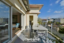 Tassin la demi lune - 4-room apartment of 101m² with 18m² terrace with 43m² garage and parking space