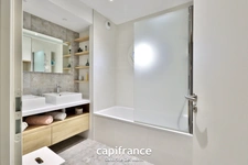 Tassin la demi lune - 4-room apartment of 101m² with 18m² terrace with 43m² garage and parking space