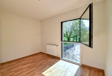 Découvrez cet appartement T4 avec balcon alliant confort, modernité et convivialité ! 