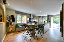 Maison de village avec jardin paysager