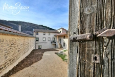 Sur les hauteurs de Thurins - Plateau de 100m² en duplex à aménager avec terrasse, 2 stationnements et 1 cave 