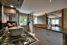 Maison de village avec jardin paysager