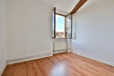 Dpt Rhône (69), à vendre proche de PONTCHARRA SUR TURDINE appartement T4 de 84,81 m²  Rentabilité de 4,5%