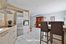 SAINT GENIS LES OLLIERES - Appartement T3 avec grande terrasse, garage et cave 