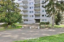 SAINTE FOY LES LYON - Bd de l'Europe- Appartement T3 de 68m² avec balcon, place de stationnement extérieure et cave 