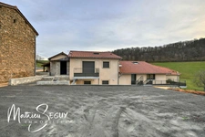 Sur les hauteurs de Thurins - Plateau de 100m² en duplex à aménager avec terrasse, 2 stationnements et 1 cave 