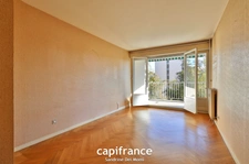 SAINTE FOY LES LYON - Bd de l'Europe- Appartement T3 de 68m² avec balcon, place de stationnement extérieure et cave 