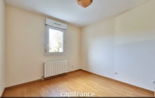 SAINT GENIS LES OLLIERES - Appartement T3 avec grande terrasse, garage et cave 