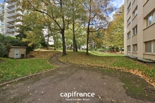 SAINTE FOY LES LYON - Bd de l'Europe- Appartement T3 de 68m² avec balcon, place de stationnement extérieure et cave 