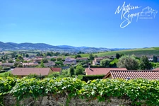 Appartement avec cour et stationnement privatif en campagne 