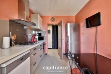 St Genis Laval - Appartement T3 de 61m² avec place de stationnement et cave dans résidence sécurisée avec ascenseur