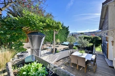 Maison de village avec jardin paysager