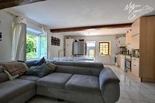 Appartement avec cour et stationnement privatif en campagne 