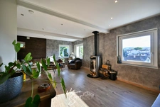 Maison de village avec jardin paysager