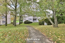 SAINTE FOY LES LYON - Bd de l'Europe- Appartement T3 de 68m² avec balcon, place de stationnement extérieure et cave 