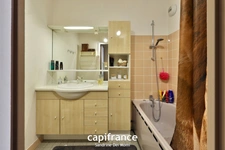 St Genis Laval - Appartement T3 de 61m² avec place de stationnement et cave dans résidence sécurisée avec ascenseur
