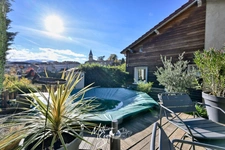 Maison de village avec jardin paysager