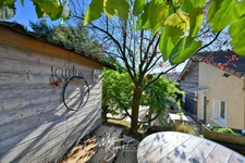 Maison de village avec jardin paysager