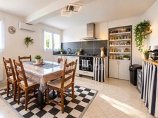 Maison charentaise rénovée de 130 m², 4 chambres, garage et jardin clôturé