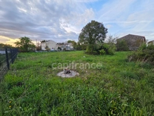 TERRAIN CONSTRUCTIBLE DE 897 m² - LA VERGNE (17400)