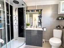 Maison charentaise rénovée de 130 m², 4 chambres, garage et jardin clôturé