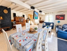 Maison charentaise rénovée de 130 m², 4 chambres, garage et jardin clôturé