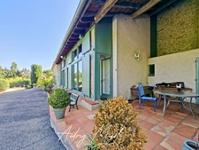 Propriété en pierre 8 pièces, 5 chambres, dépendances, piscine, terrain 7800m²