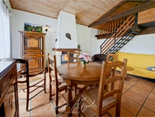Propriété en pierre avec maison, gîte, 245m², 7 chambres, piscine, 300m² de dépendances, parc de 2,5 hectares 