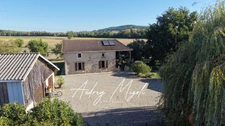 Propriété en pierre avec maison, gîte, 245m², 7 chambres, piscine, 300m² de dépendances, parc de 2,5 hectares 