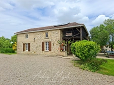 Propriété en pierre avec maison, gîte, 245m², 7 chambres, piscine, 300m² de dépendances, parc de 2,5 hectares 