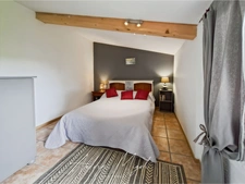 Propriété en pierre avec maison, gîte, 245m², 7 chambres, piscine, 300m² de dépendances, parc de 2,5 hectares 