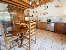 Propriété en pierre avec maison, gîte, 245m², 7 chambres, piscine, 300m² de dépendances, parc de 2,5 hectares 