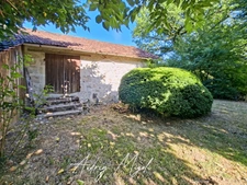 Propriété en pierre 8 pièces, 5 chambres, dépendances, piscine, terrain 7800m²