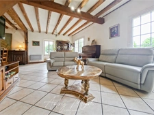 Propriété en pierre avec maison, gîte, 245m², 7 chambres, piscine, 300m² de dépendances, parc de 2,5 hectares 