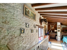 Propriété en pierre 8 pièces, 5 chambres, dépendances, piscine, terrain 7800m²