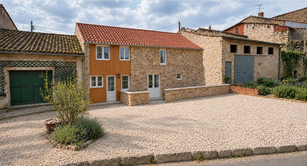 Grange en pierre à rénover entièrement, au coeur d'Astaffort, plus de 200m²