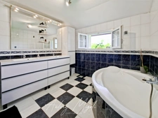 Propriété en pierre avec maison, gîte, 245m², 7 chambres, piscine, 300m² de dépendances, parc de 2,5 hectares 