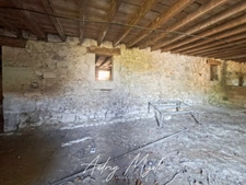 Grange en pierre à rénover entièrement, au coeur d'Astaffort, plus de 200m²