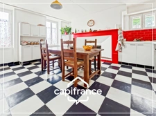 Maison en pierre avec piscine et grand jardin, 3 chambres, dépendances, 200m² à Malause