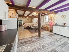 Maison en pierre au cœur de la nature, 109m², 3 chambres, garage et grande dépendance, au bord d'une rivière, terrain 1 hectare