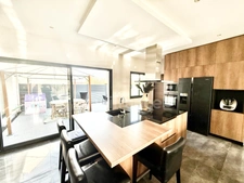 Maison à vendre 7 pièces 193 m² - PERDREAUVILLE (78) - Piscine - garage - plain pied