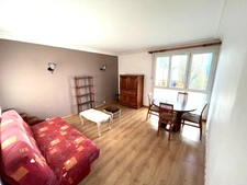 Dpt Yvelines (78), à louer MANTES LA VILLE appartement meublé T3 de 58 m² avec cave et place de parking