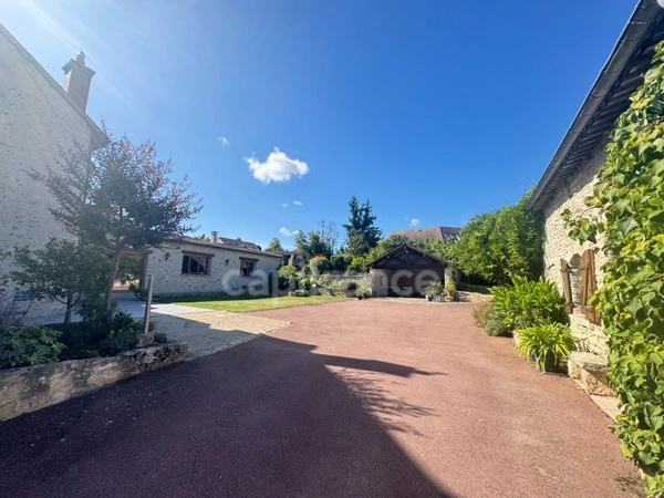 Propriete à vendre 7 pièces JOUY MAUVOISIN (78) - dépendance - garage - parcelle 2500 m² 