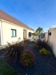 Maison à vendre 7 pièces 193 m² - PERDREAUVILLE (78) - Piscine - garage - plain pied