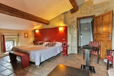 Exceptional 17th-century character residence between Uzès and the Pont du Gard