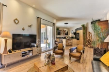 Villa contemporaine de plain-pied – piscine, patio et terrain de 2 250 m² – à 10 min d’Uzès