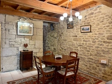 Maison de village en pierre – 101 m² – cœur de Remoulins