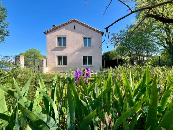 ✨ Maison familiale avec potentiel évolutif – environnement recherché aux portes d’Uzès