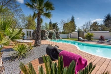 Villa contemporaine de plain-pied – piscine, patio et terrain de 2 250 m² – à 10 min d’Uzès